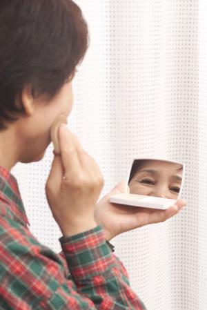 エイジングケア美容液を扱う国産コスメ